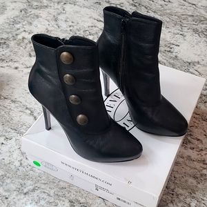 Steve Madden Elivate Black Leather booties